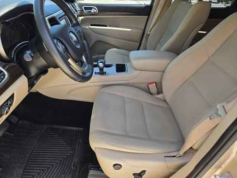 Used 2015 Jeep Grand Cherokee Laredo w/ Quick Order Package 23E RWD image 15
