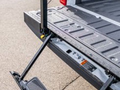 New 2026 Ford F250 Lariat w/ Black Appearance Package image 9