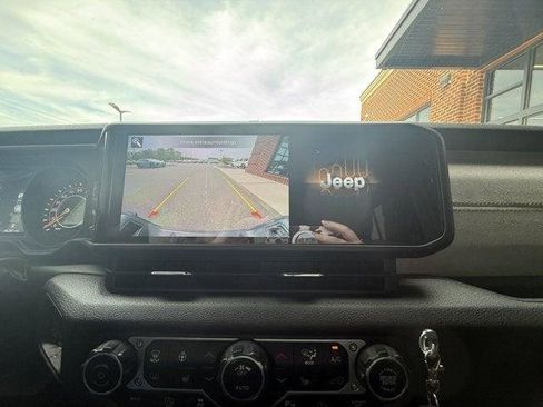 Used 2024 Jeep Gladiator Sport AWD/4WD image 28