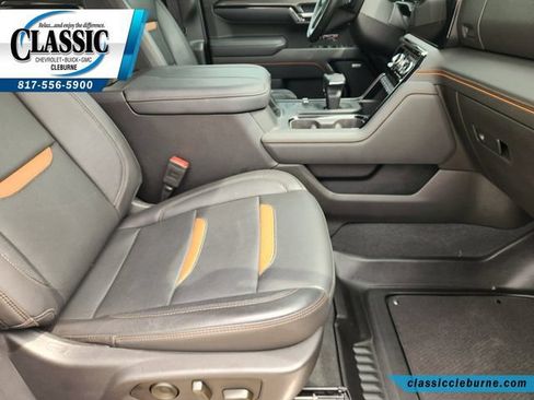 Used 2025 GMC Sierra 1500 AT4 w/ AT4 Premium Package AWD/4WD image 15