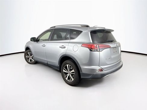 Used 2018 Toyota RAV4 XLE FWD image 8