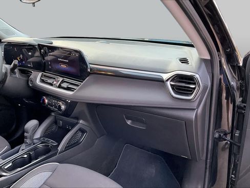 Used 2025 Chevrolet TrailBlazer LT FWD image 17