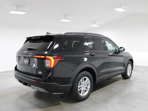 New 2026 Ford Explorer Active RWD image 10