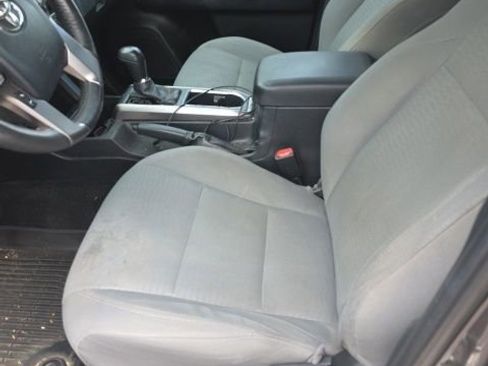 Used 2017 Toyota Tacoma SR5 w/ Tow Package image 22