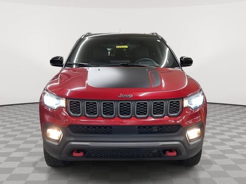 Used 2025 Jeep Compass Trailhawk AWD/4WD image 2