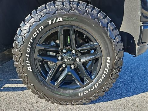 Used 2020 Chevrolet Silverado 1500 LT Trail Boss image 13