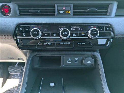 New 2025 Honda Pilot Black Edition image 17