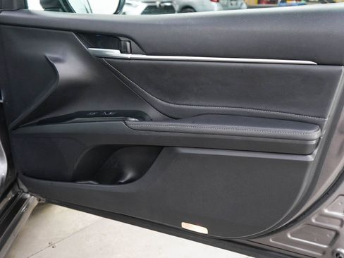 Used 2018 Toyota Camry XSE FWD image 9