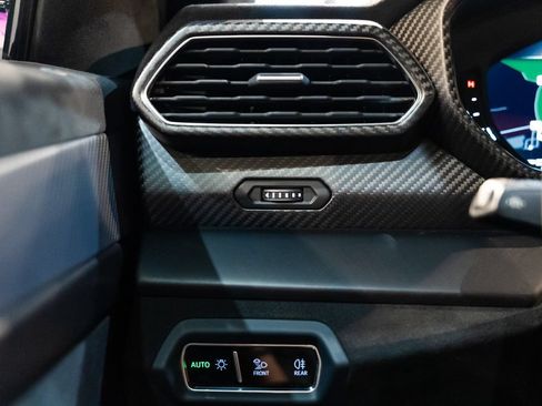 Used 2024 Lamborghini Urus Performante AWD/4WD image 18
