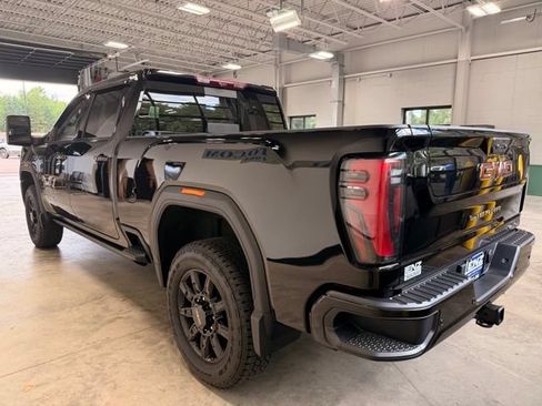 Used 2024 GMC Sierra 2500 AT4 w/ AT4 Premium Plus Package AWD/4WD image 6