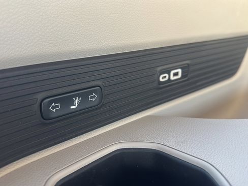 Used 2023 Jeep Wagoneer Series III w/ Premium Group I image 28