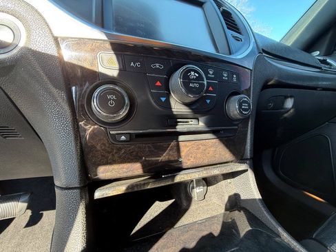Used 2014 Chrysler 300 C RWD image 21