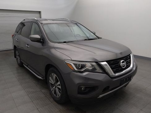Used 2019 Nissan Pathfinder SV image 13