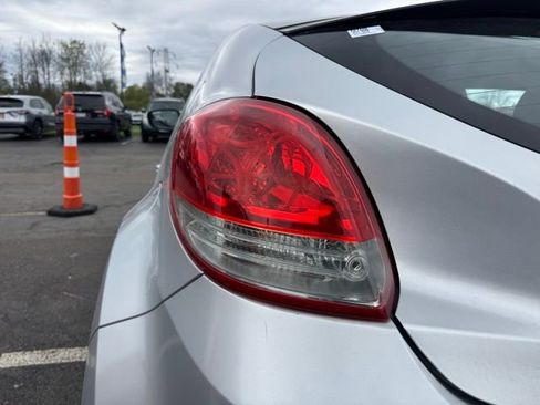 Used 2014 Hyundai Veloster FWD image 6