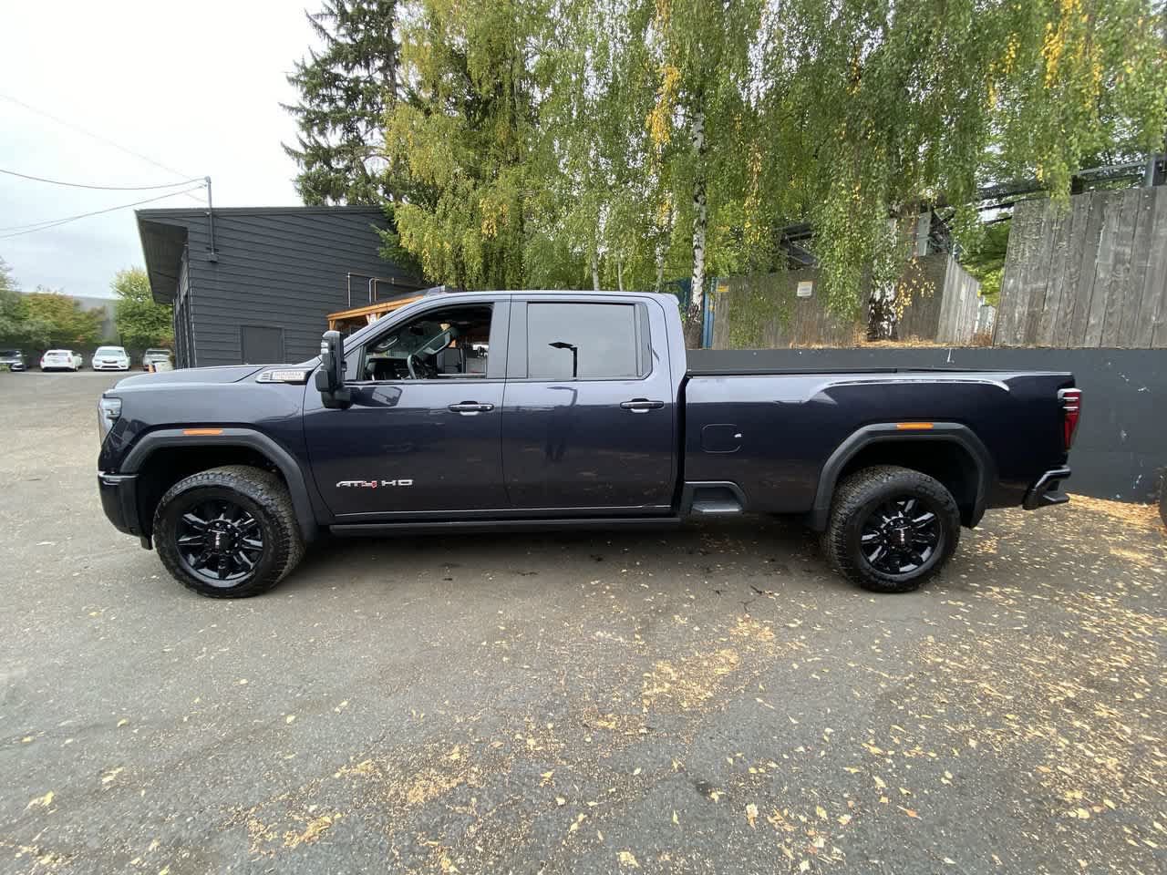 Used 2025 GMC Sierra 2500 AT4 w/ AT4 Premium Plus Package AWD/4WD image 3
