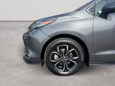 Used 2025 Toyota Sienna Platinum AWD/4WD image 14