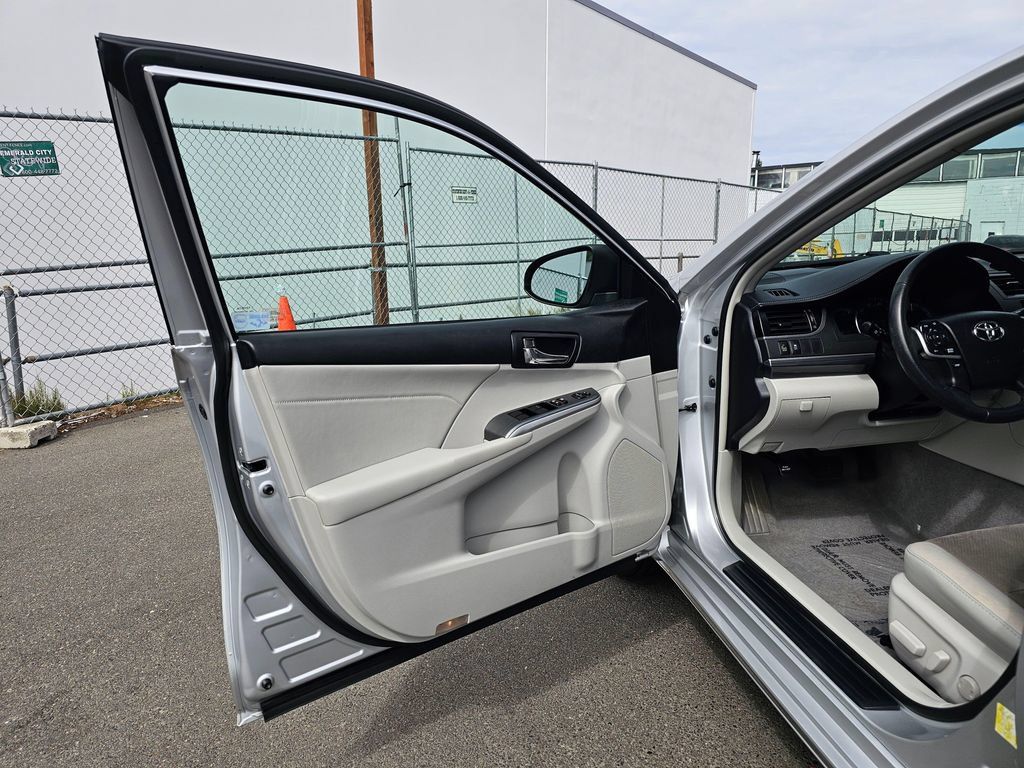 Used 2014 Toyota Camry XLE w/ Leather Package FWD image 18