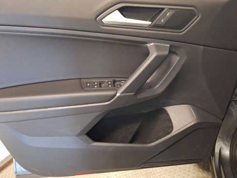 Used 2020 Volkswagen Tiguan SE R-Line image 4