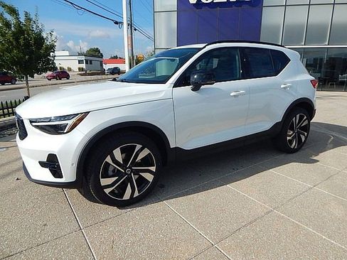 New 2026 Volvo XC40 B5 Ultra w/ Climate Package image 11