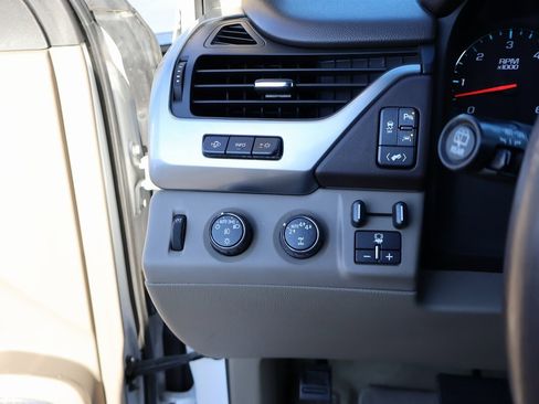 Used 2017 Chevrolet Tahoe Premier image 32