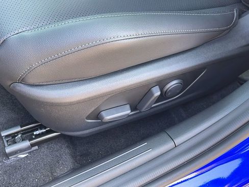 New 2025 Hyundai Elantra Limited image 28