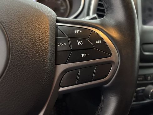 Used 2019 Jeep Cherokee Latitude Plus w/ Cold Weather Group image 23