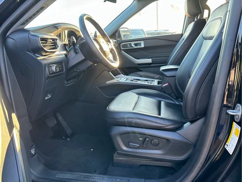 Used 2023 Ford Explorer XLT w/ Equipment Group 202A image 7