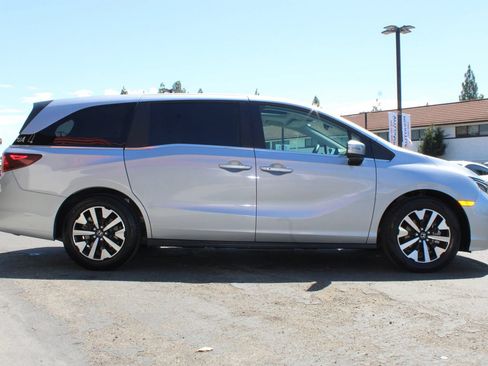 Used 2025 Honda Odyssey EX-L image 12