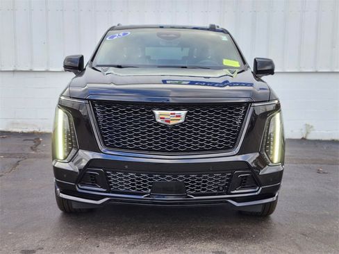 Used 2025 Cadillac Escalade V image 8