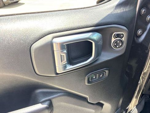 Used 2022 Jeep Gladiator Sport AWD/4WD image 16