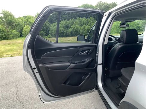 Used 2021 Chevrolet Traverse RS FWD image 26