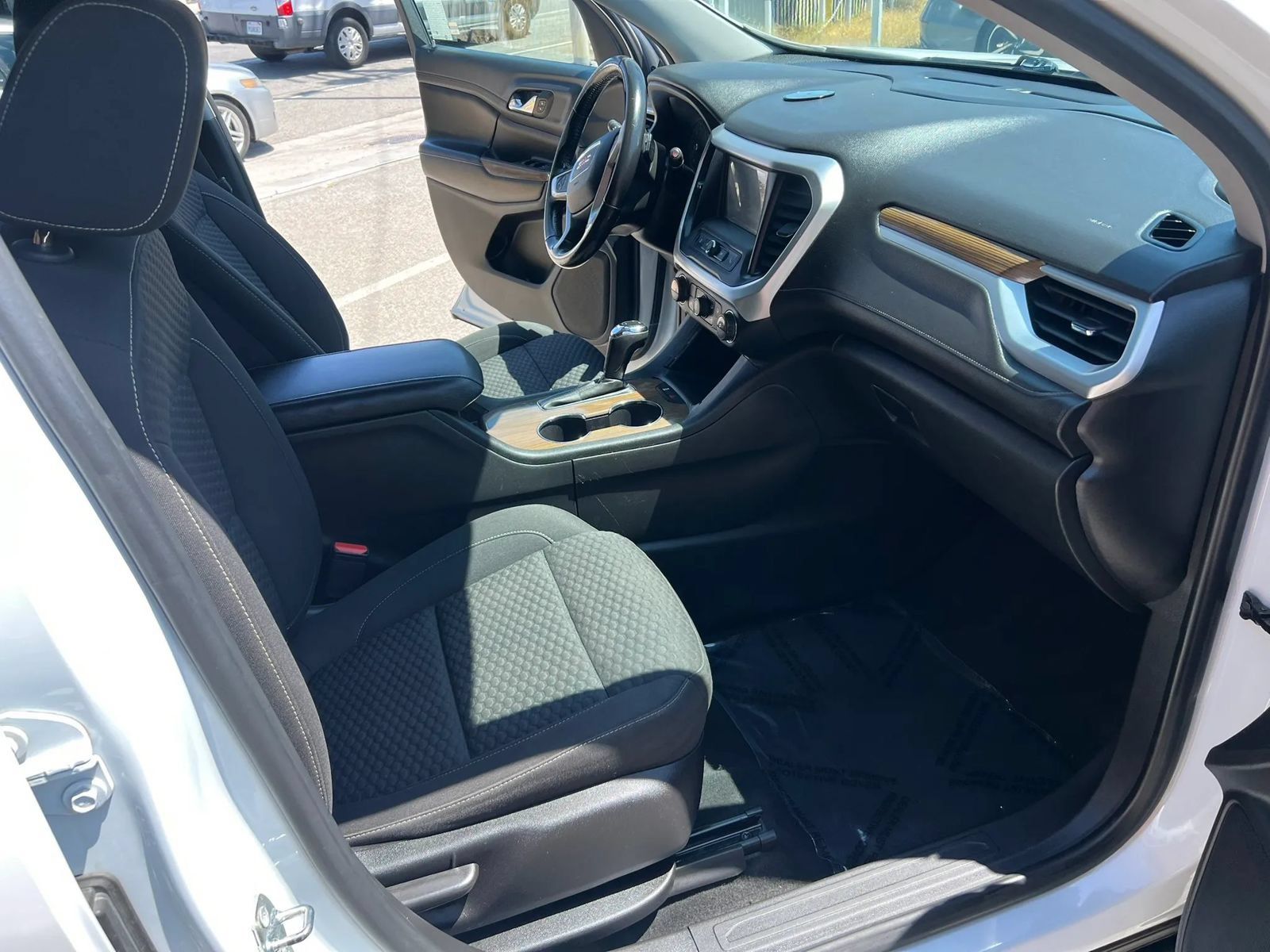 Used 2019 GMC Acadia SLE FWD image 10