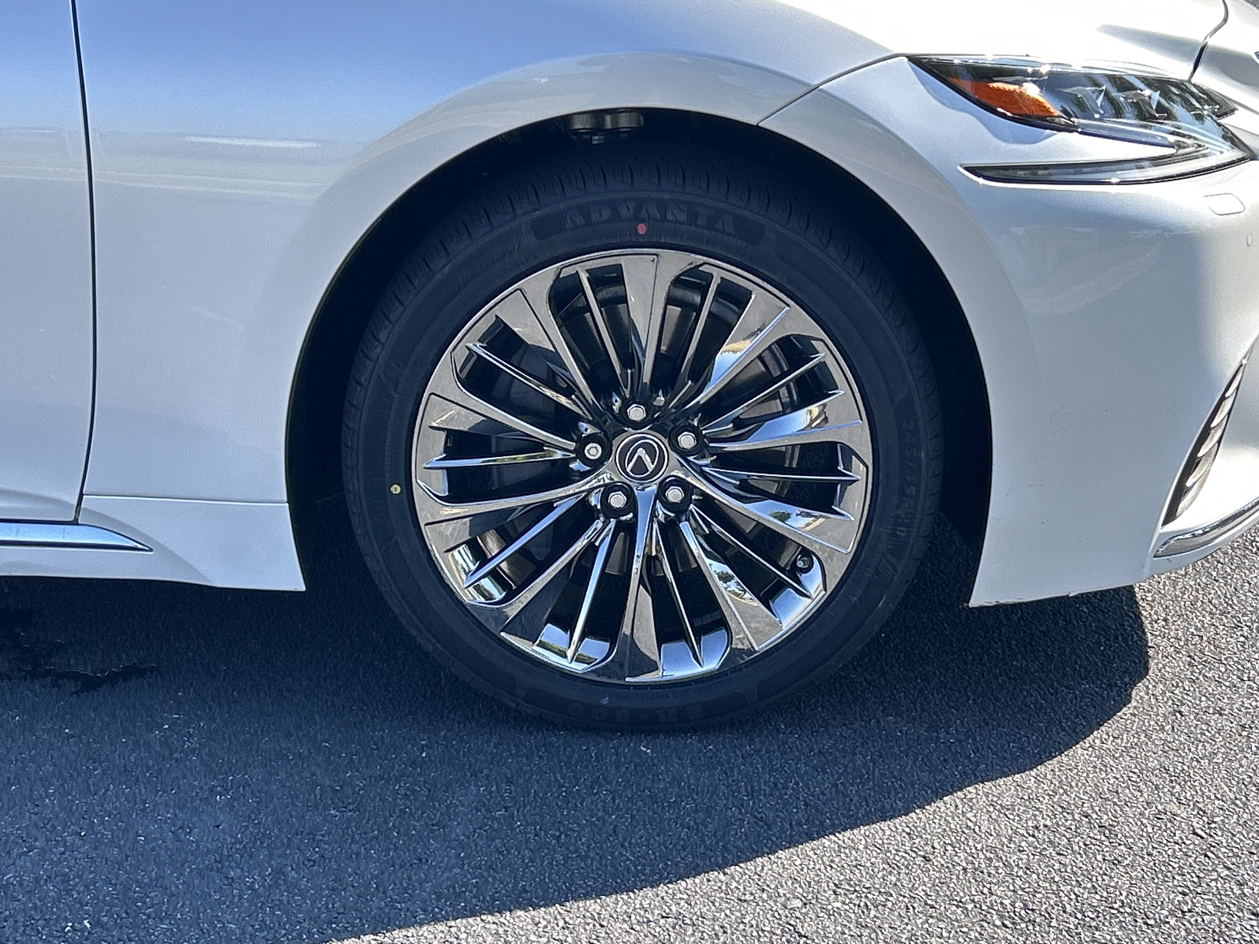 Used 2018 Lexus LS 500 w/ Interior Upgrade Package RWD image 33