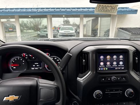 Used 2024 Chevrolet Silverado 2500 Custom w/ Custom Value Package image 17