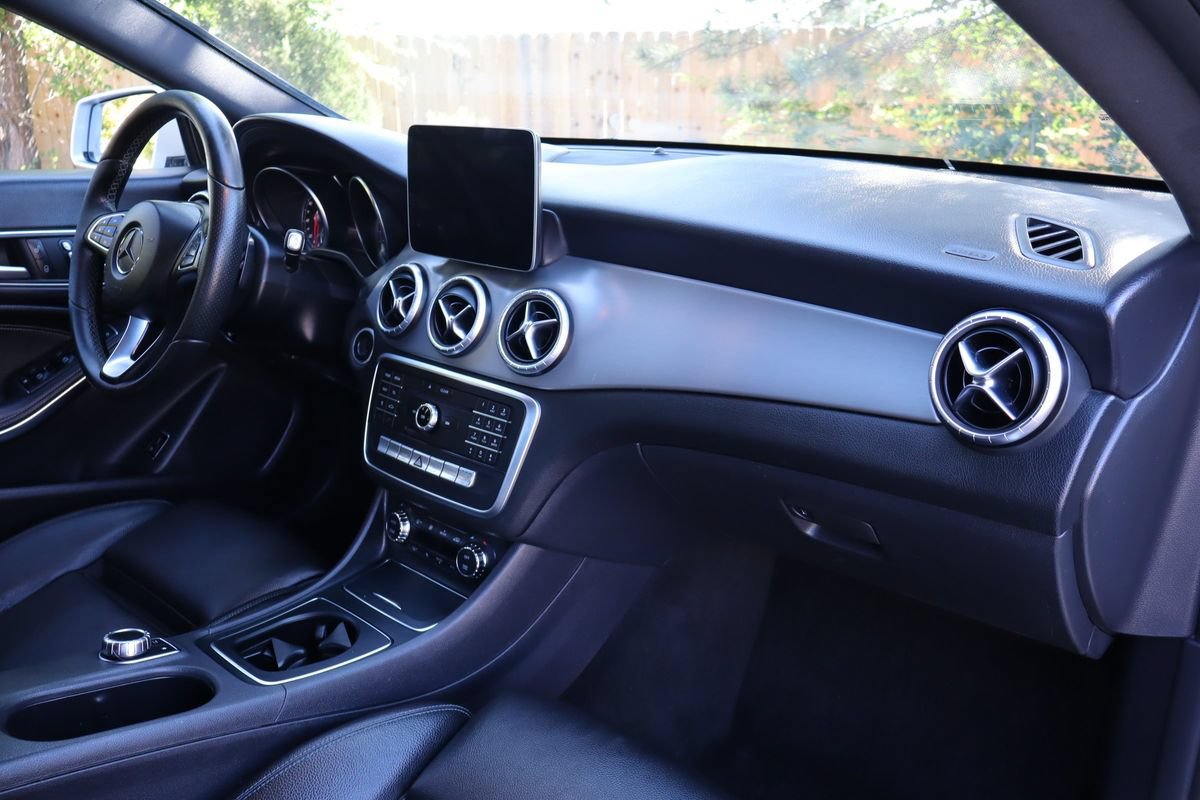 Used 2018 Mercedes-Benz CLA 250 4MATIC image 17
