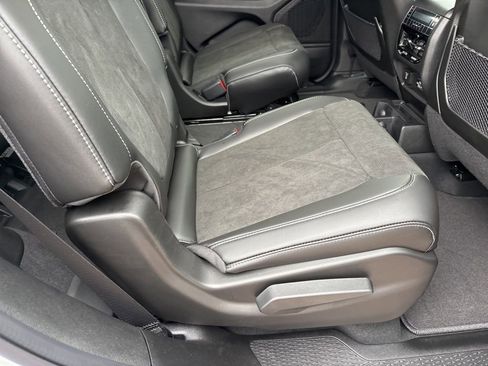 New 2025 Jeep Grand Cherokee L Altitude RWD image 23
