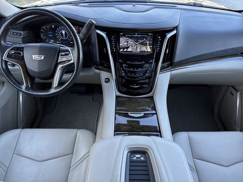 Used 2019 Cadillac Escalade Luxury image 31