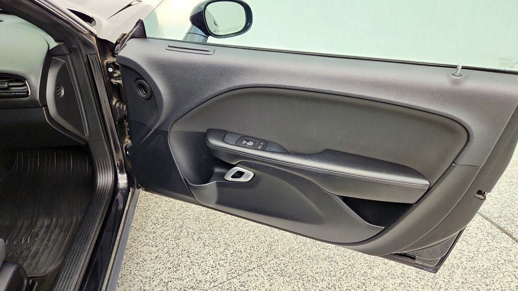Used 2015 Dodge Challenger SXT RWD image 22