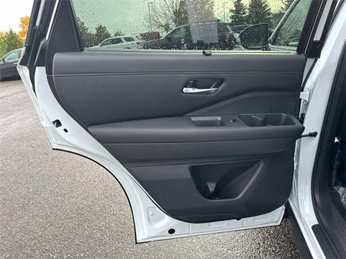 New 2025 Nissan Pathfinder SL image 15