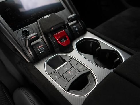 Used 2024 Lamborghini Urus Performante AWD/4WD image 23