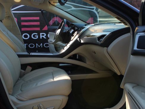 Used 2013 Lincoln MKZ image 9