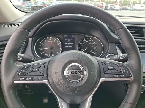 Used 2018 Nissan Rogue SV w/ Sun & Sound Touring Package AWD/4WD image 21