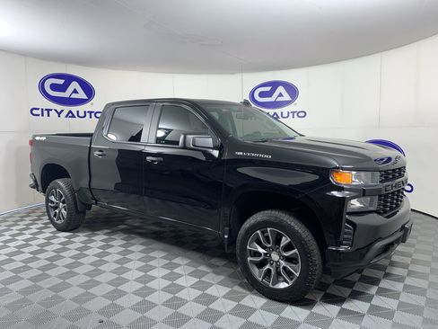 Used 2022 Chevrolet Silverado 1500 Custom w/ Safety Confidence Package AWD/4WD image 1