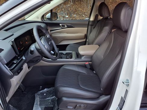 New 2026 Kia Carnival FWD image 5