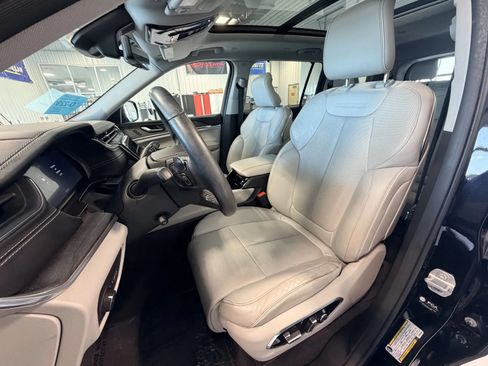 Used 2022 Jeep Grand Cherokee L Overland w/ Luxury Tech Group IV AWD/4WD image 11
