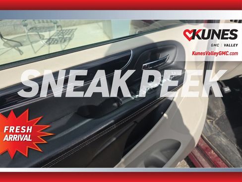 Used 2017 Dodge Grand Caravan SXT w/ Driver Convenience Group FWD image 4