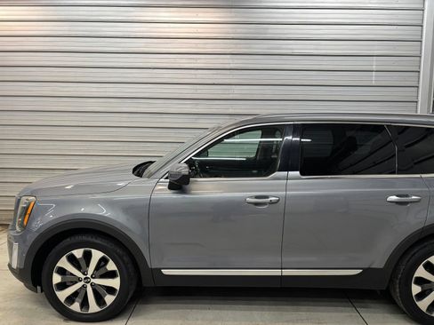 Used 2020 Kia Telluride S AWD/4WD image 3