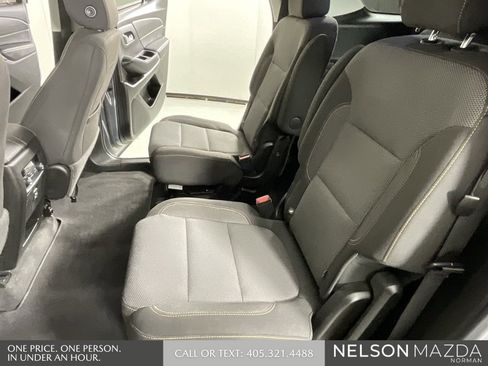 Used 2020 Chevrolet Traverse LT image 25