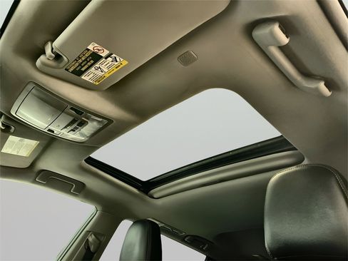 Used 2019 Toyota Highlander Limited image 8