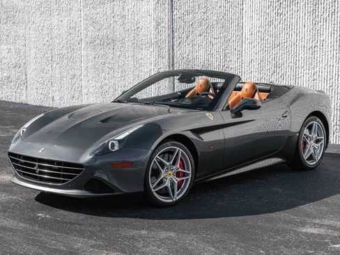 Used 2015 Ferrari California T image 1